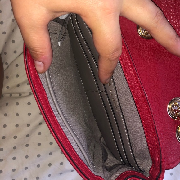 Belle of the Ball red crossbody - Picture 6 of 7